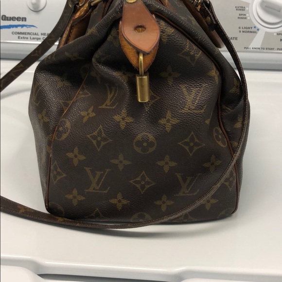 Louis Vuitton - Picture 3 of 5